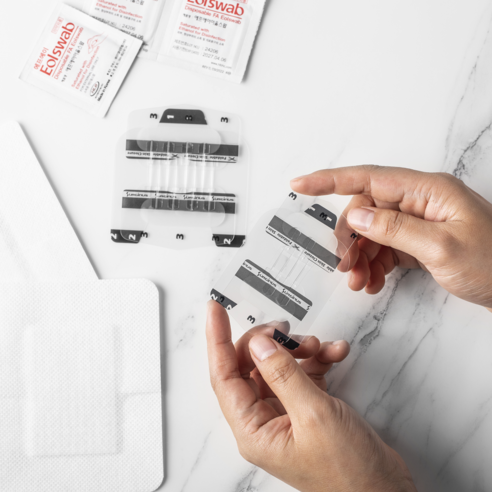 꿰매는 고통 없이, 흉터 걱정은 이제 그만! 서지너스 풀밴드 봉합키트로 간편하게 상처를 봉합하세요.