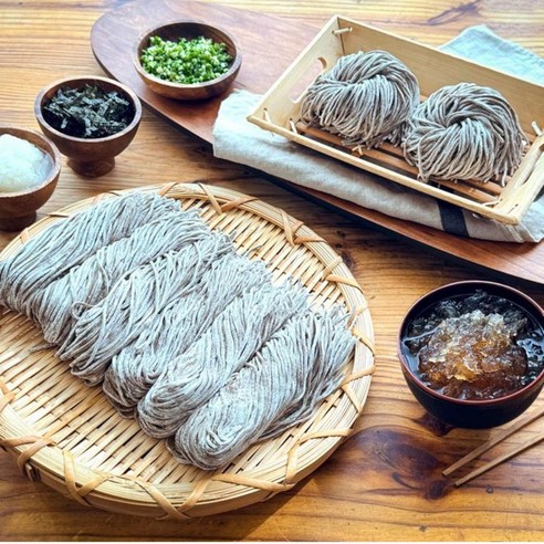 쫄깃한 면발과 깊은 육수의 풍미, 귀빈정 생 메밀소바로 시원한 여름을!