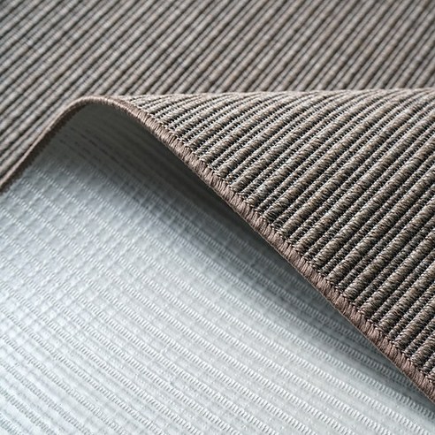 모던함과 실용성을 겸비한 고급 사이잘룩 러그