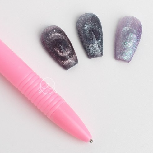 자석 네일 아트로 손끝에 펼쳐지는 나만의 우주