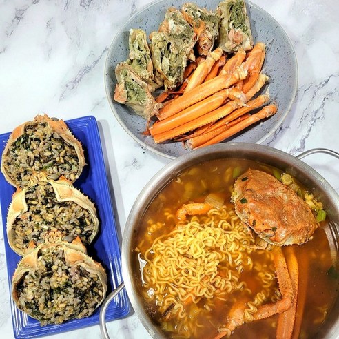 포항 구룡포에서 직접 조업한 신선한 홍게의 풍부한 맛과 서비스라면