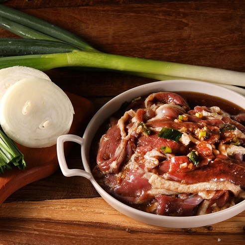 맛의 향연을 위한 신선한 오리불고기와 수제 양념의 완벽한 조화