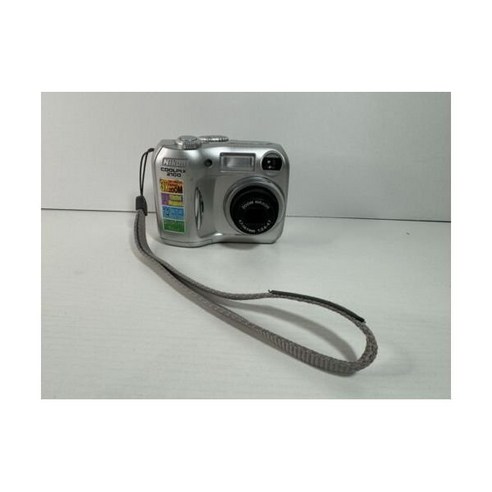 추억을 소환하는 니콘 쿨픽스 2100, 빈티지 감성을 당신의 손안에.