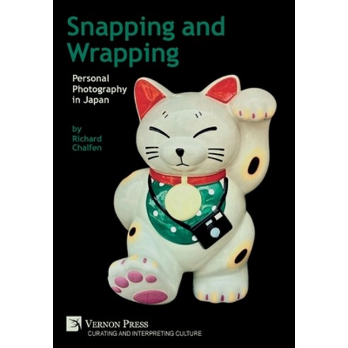 Snapping and Wrapping: Personal Photography in Japan Hardcover, Vernon Press, English, 9781648891212