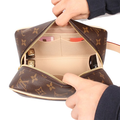 가방 속 블랙홀 탈출! 루이비통 락커 돕 키트 맞춤 이너백으로 깔끔하고 효율적인 수납을 경험하세요.