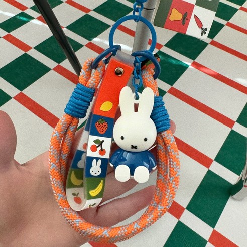 실용성과 디자인을 겸비한 매력적인 키링