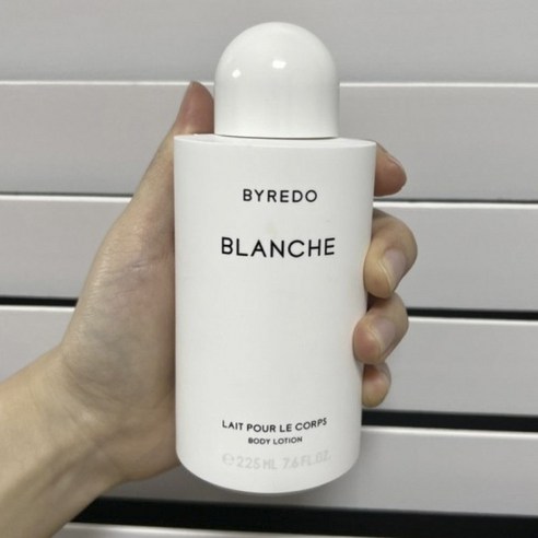 깨끗하고 상쾌한 코튼 향으로 피부를 감싸는 BYREDO 바디 로션 블랑쉬