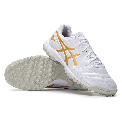 필드를 지배하는 빛, 아식스 DS 라이트 클럽 TF