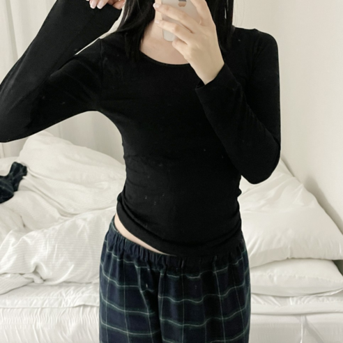 투명한 스판 소재로 편안한 착용감을 제공하는 발열내의 내복