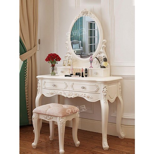 아름다움을 더하는 엔틱 화장대