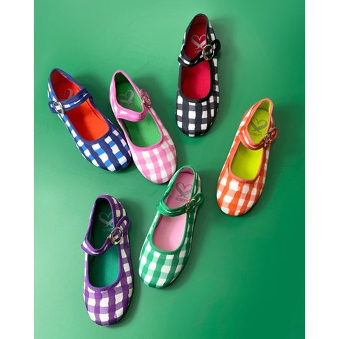 엄마와 딸의 행복한 발걸음, 함께하는 스타일