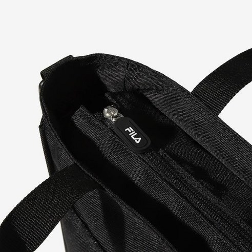 실용성과 스타일을 겸비한 휠라키즈 스페이스 보조가방