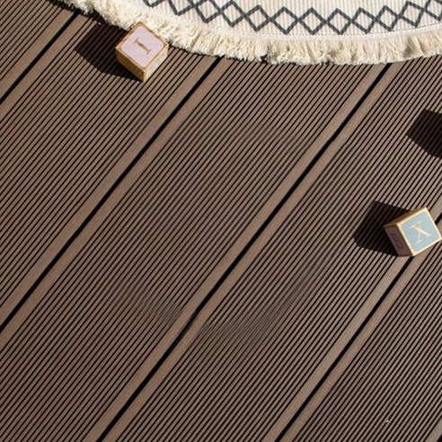 자연을 담은 공간, 케이가든 합성데크로 완성하는 꿈결 같은 야외 공간 합성데크