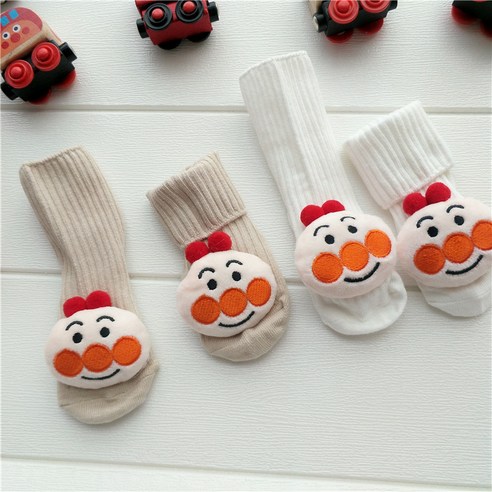 아장아장 귀여움 한도 초과! 아기 날아라 호빵 양말로 사랑스러운 아기 패션을 완성하세요.