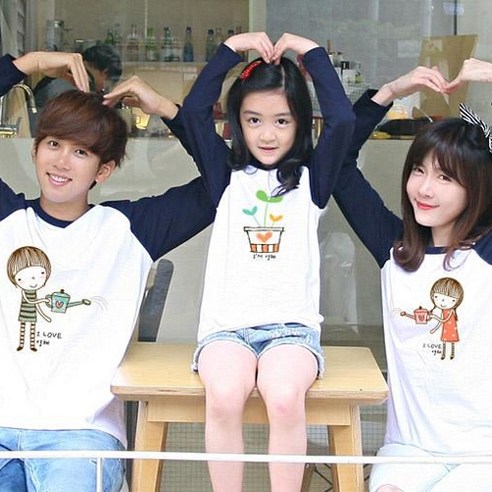 <가족티> <패밀리룩> ‘화분가족’ – 긴팔나그랑 가족티”></div>
<div style=