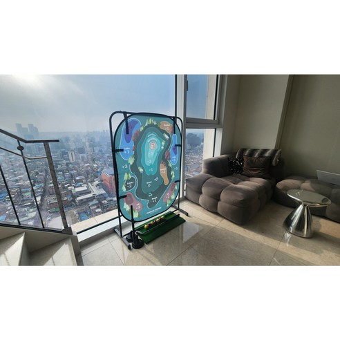 실내에서 편안하게 스윙 연습하는 혁신적인 골프 연습기