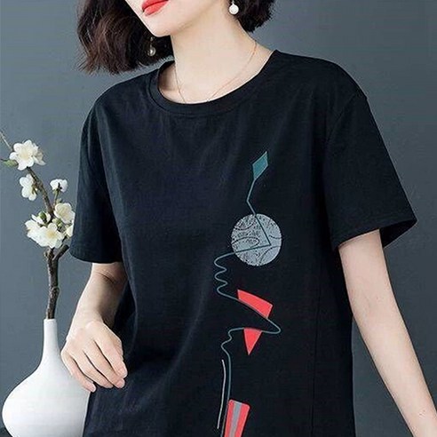 가을 스타일링에 편안하고 스타일리시한 일월전빵 루즈핏 반팔 티셔츠
