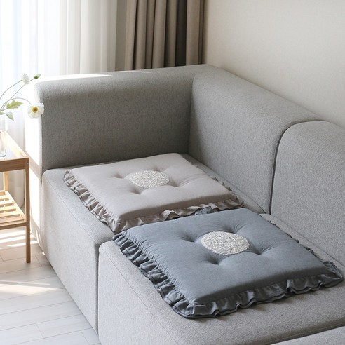 부드러움과 스타일이 완벽하게 조화된 [데코벨] 선염 멜란지 무지 두겹 프릴 방석