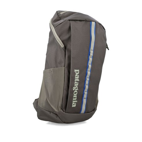 짐 많다고 걱정 끝! 파타고니아 블랙 홀 백팩 하나면 만사 OK!