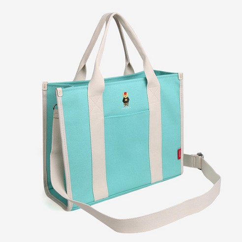 세련되고 기능적인 아리아 캔버스 토트 크로스백을 통해 스타일과 편안함을 모두 만족하세요.