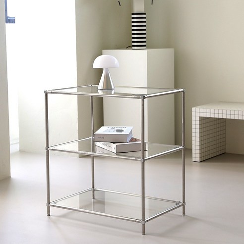 미드센추리모던 인테리어의 유연하고 미니멀한 모듈식 선반