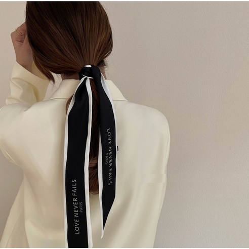 워니비 미니 타이 스카프 하나로 밋밋한 옷에 스타일을 더하다