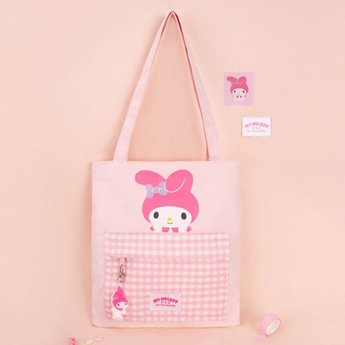 귀여움과 실용성을 겸비한 산리오 체크 포켓 보조가방