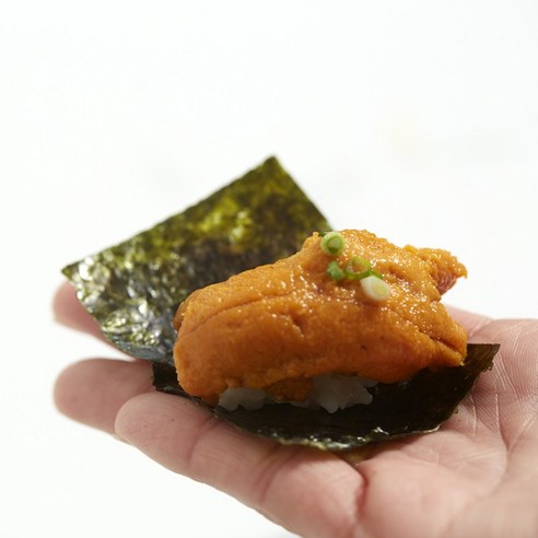 청정 바다에서 채취한 신선한 성게알, 깊고 풍부한 맛과 건강한 영양가