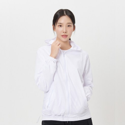 간절기에 완벽한 스타일과 기능을 갖춘 바람막이