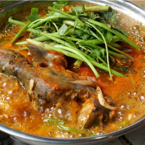 캠핑의 밤, 얼큰한 추억 한 숟갈! 능곡송천 메기매운탕 밀키트 솔직 후기 민물매운탕