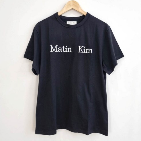 마뗑킴 MATIN KIM 로고 탑 티셔츠 루즈핏 박스티 BLACK MK2400TS042MBB