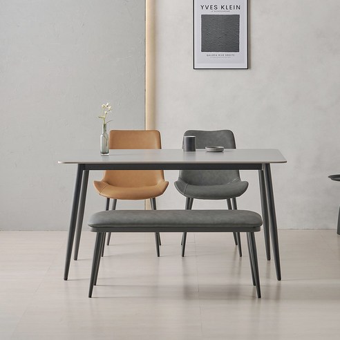 당신의 공간에 예술을 더하는 라로퍼니처 클래시 1400 포세린 식탁 세트