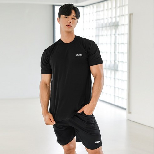 세련되고 기능적인 블랙몬스터핏의 쿨론 헬스복으로 운동 성능을 향상시키세요.