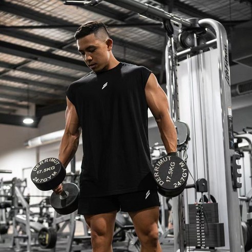 근육질 몸매를 위한 편안하고 성능 좋은 머슬핏 나시