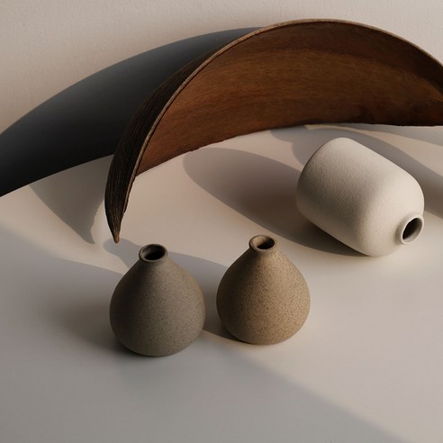 자연의 미를 공간에 담아내는 세련된 물방울 미니 샌드 세라믹 화병