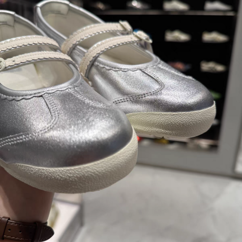 반짝이는 하루를 선물하는 오니츠카 타이거 멕시코 66 메리제인 스니커즈