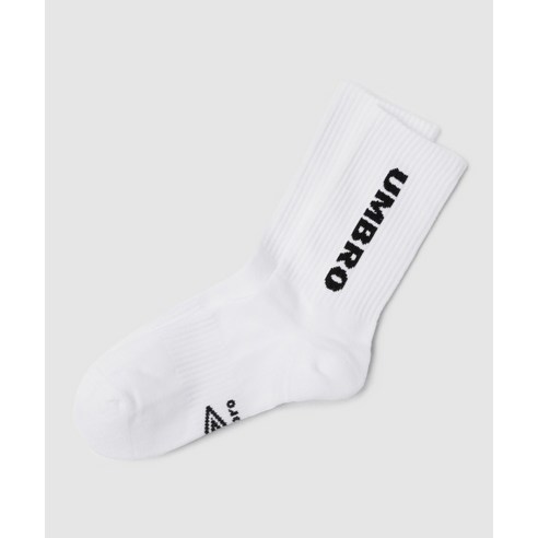 발 끝까지 스타일리시하게! 엄브로 에센셜 크루 삭스로 완성하는 나만의 개성 엄브로양말