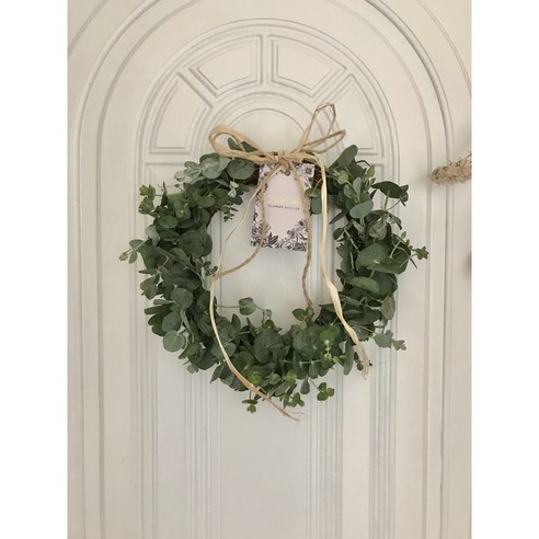 유칼립투스 생화리스는 집들이 선물, 생일선물, 비염 모기기피 식물로 사용할 수 있는 리스입니다.