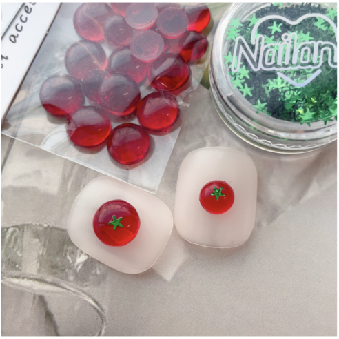 손끝에 물드는 상큼함, 탱글토마 네일파츠로 나만의 스타일을 완성하세요!