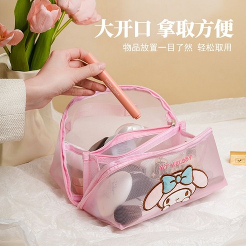 여행자와 헬로키티 팬을 위한 사랑스럽고 실용적인 여행 화장품 파우치