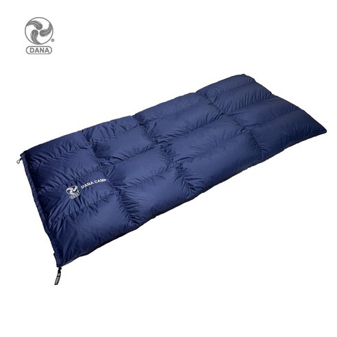다나 동계 캠프2인용은 겨울용 캠핑 침낭으로 덕다운 2300G로 충전되어 따뜻하고 편안한 수면을 제공합니다.