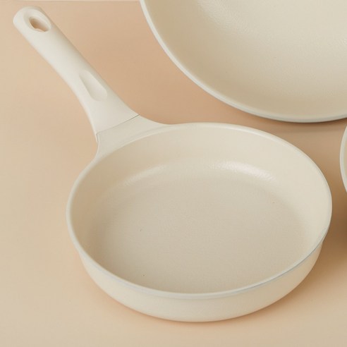 맛있는 요리를 쉽고 편리하게 만드는 뉴메이슨 아이보리 세라믹 프라이팬