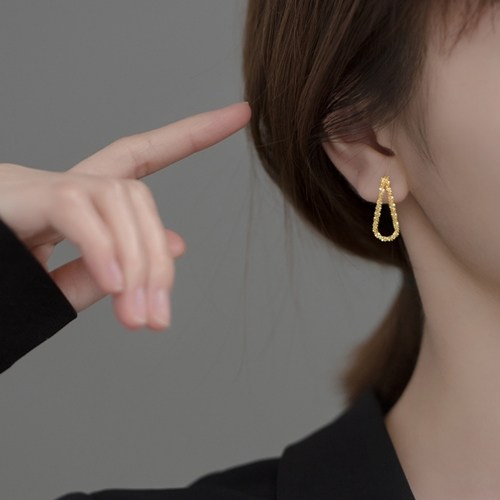 에르모사제이 E131 실버 925 샤이닝 컷팅 스네이크 뱀줄 페미닌 은 귀걸이