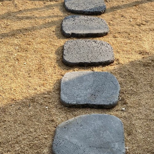 현무암 굴림 디딤석 50cm X 45cm X 두께 5cm, 19.9kg, 2개
