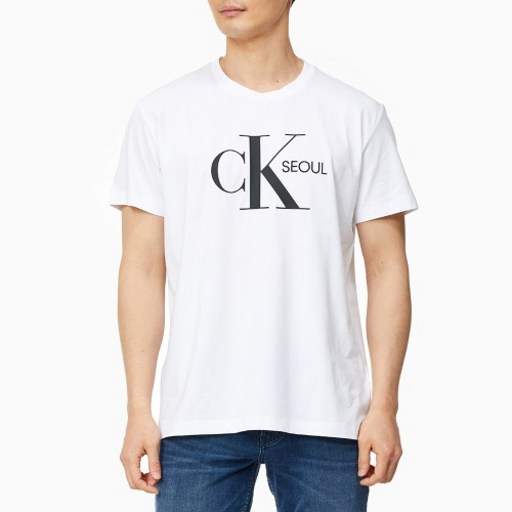 [캘빈클라인진] 남성 시티 캡슐 서울 모노그램 레귤러 핏 반팔 티셔츠 (J319429-YAF)