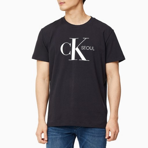 [CK] 남 J319429 BEH 블랙 시티 캡슐 서울 모노그램 레귤러 핏 반팔 티셔츠