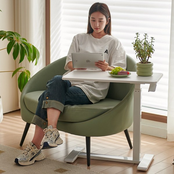 아우스 유압식 높이조절 테이블 이동식 사이드테이블 사이드데스크 침대책상 소파책상, 화이트