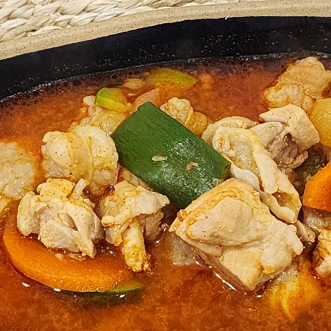 한우 대창 닭도리탕 밀키트 1kg 대창 닭볶음탕 밀키트 대도리탕 쪼림 닭 전골 순살닭도리탕 대창전골 밀키트 찜닭 밀키트 글램핑요리 저녁메뉴 추천 생일상 밀키트 집에서 술안주 베스트, 1개