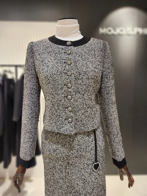 모조에스핀 배색라인 큐빅버튼 트위드 숏재킷 S234MSF117 마감임박!!!