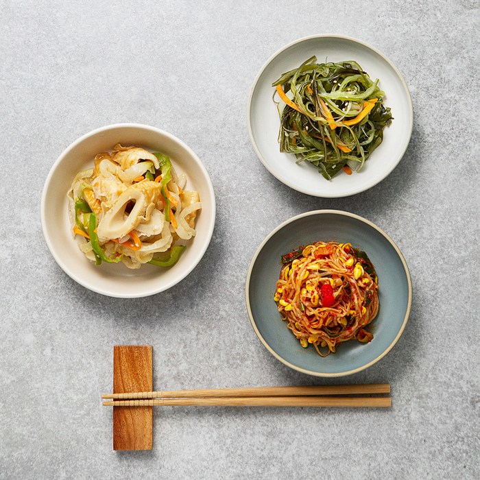 더반찬 볶음 반찬 국물많은콩나물 300g + 미역줄기 250g + 구운어묵 220g 세트, 1세트 대표 이미지 - 밑반찬 추천
